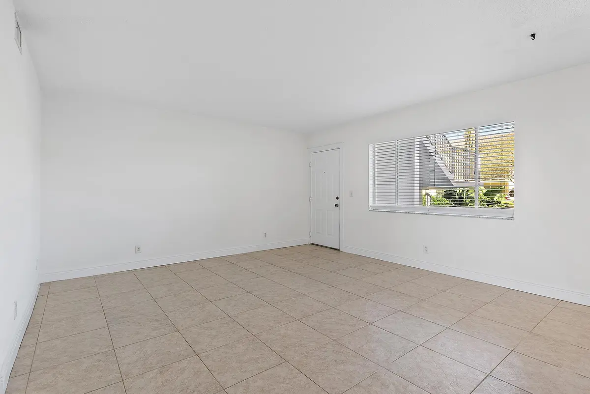 316 Southwind Dr, Unit 107-18 at 316 Southwind Court Apt 107, North Palm Beach