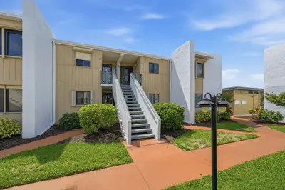 1501 NE 13th Terrace H12, Jensen Beach – Condominium for sale