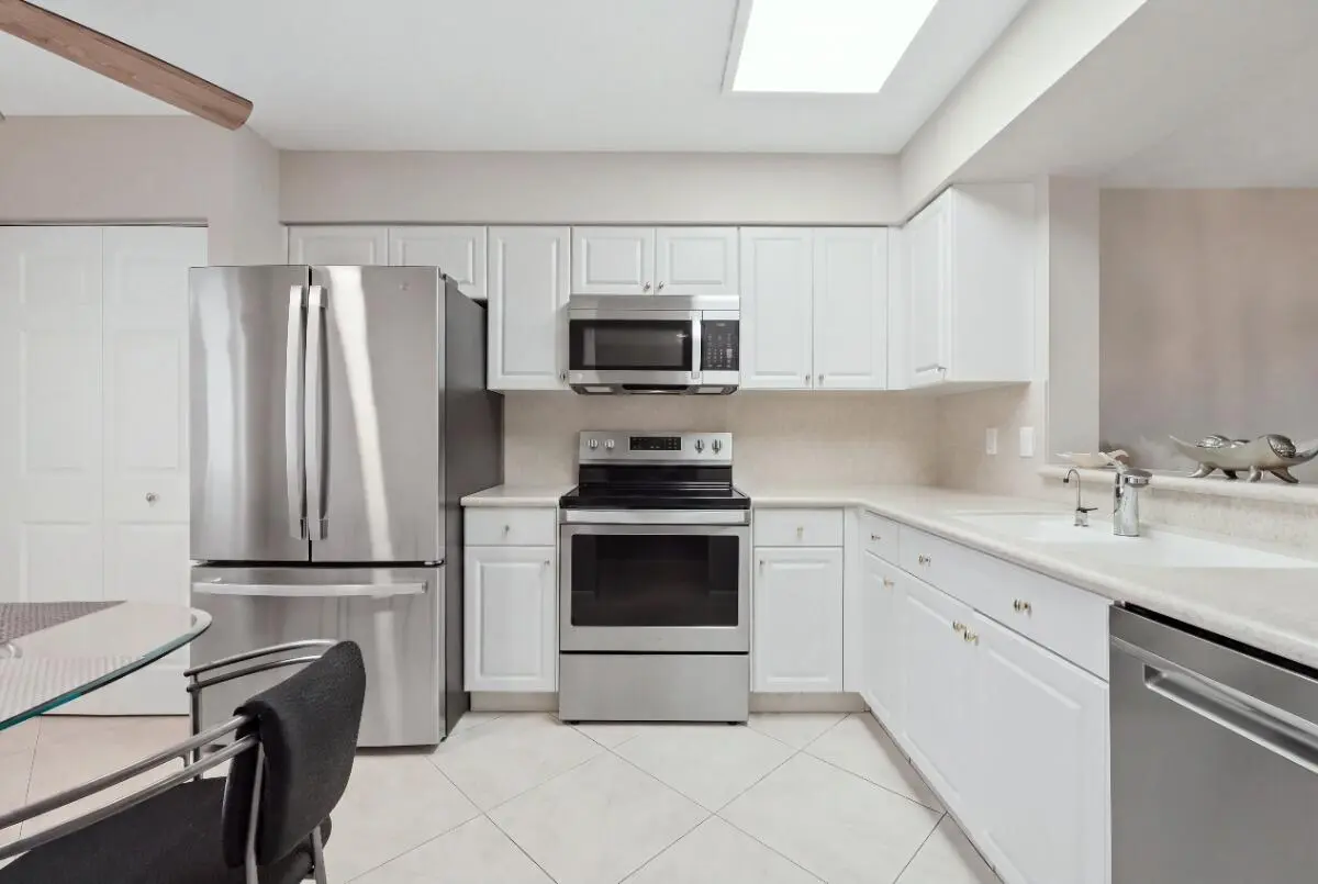 037_DSC07083_reedit_5a2d1e9c_MLS at 6112 HUNTWICK Terrace 108, Delray Beach