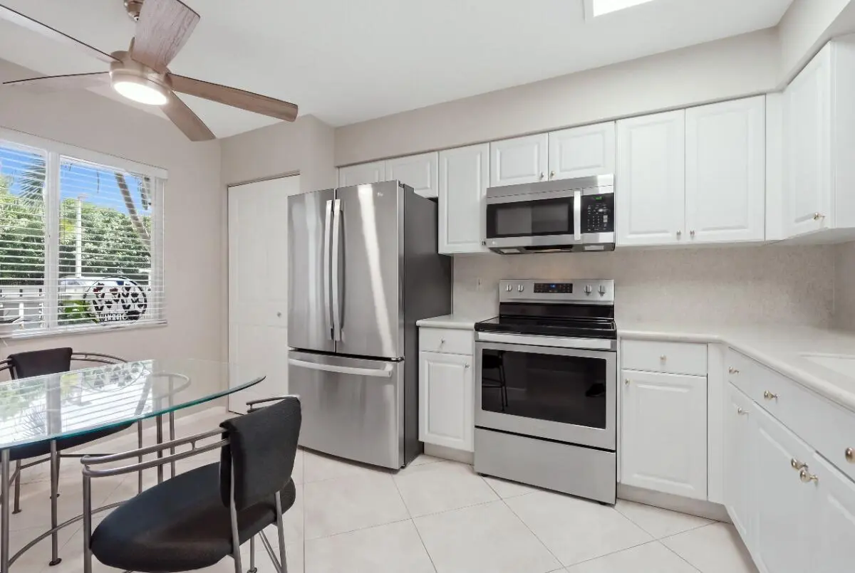 039_DSC07086_reedit_67782286_MLS at 6112 HUNTWICK Terrace 108, Delray Beach