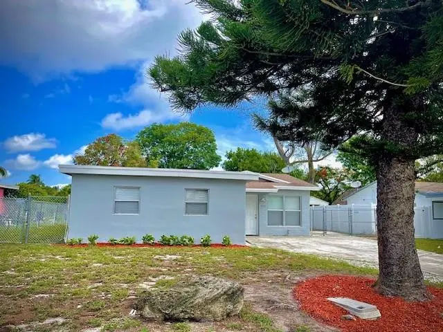 Photo 2 at 121 NW 7TH Court, Deerfield Beach