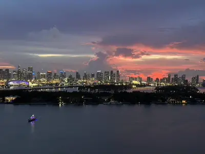 540 WEST Avenue 2011, Miami Beach – Condominium for rent