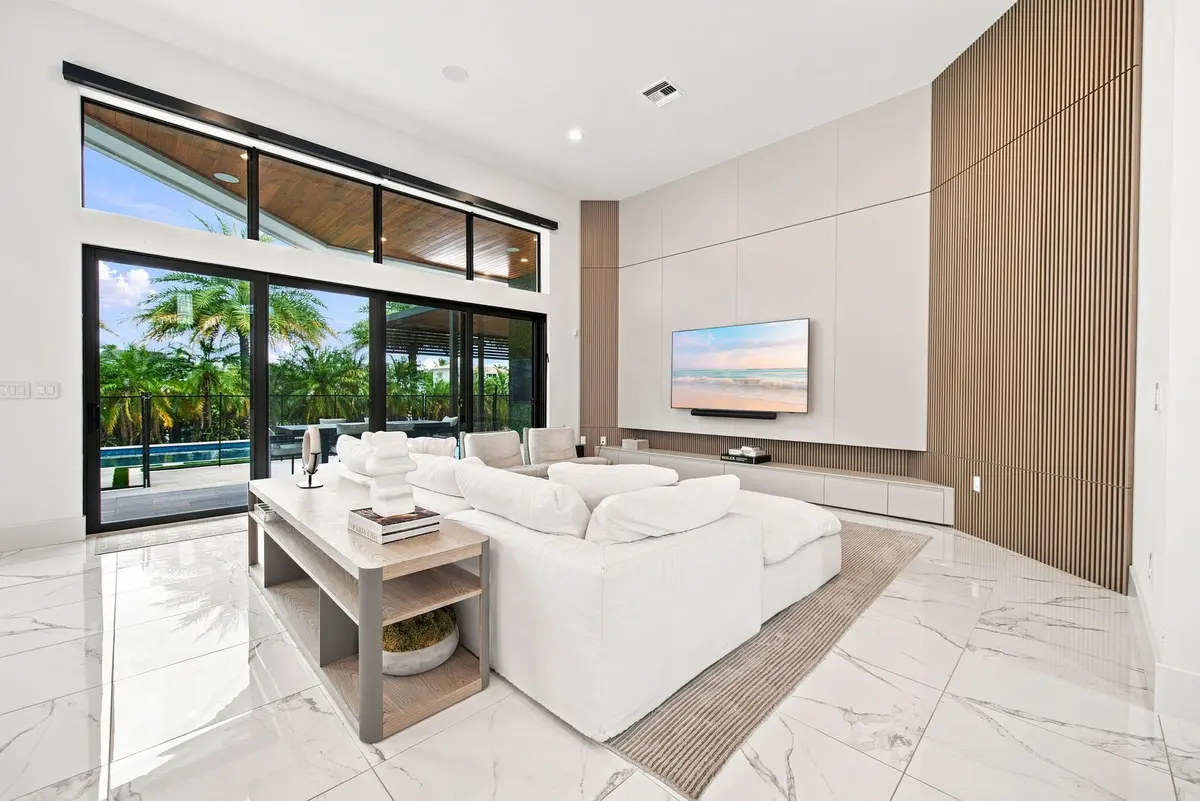 12-web-or-mls-6924-n-stillwater-shores-d at 6924 N STILLWATER SHORES Drive, Davie