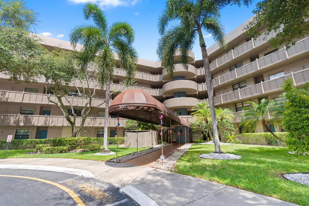 DSC05462 at 900 COLONY POINT Circle 511, Pembroke Pines