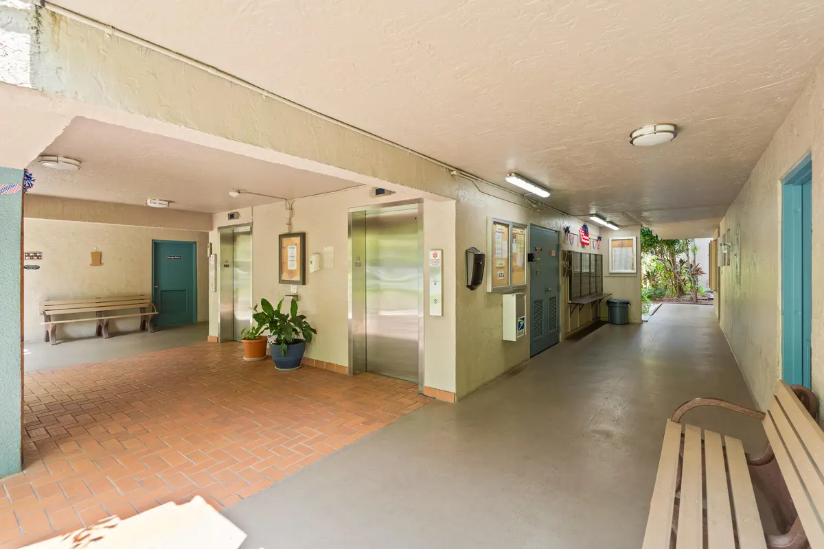 DSC05466 at 900 COLONY POINT Circle 511, Pembroke Pines