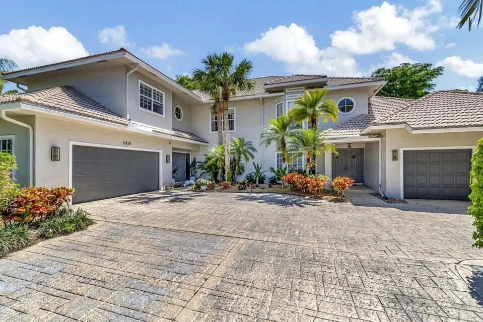 PW side at 11839 PEBBLEWOOD Drive, Wellington