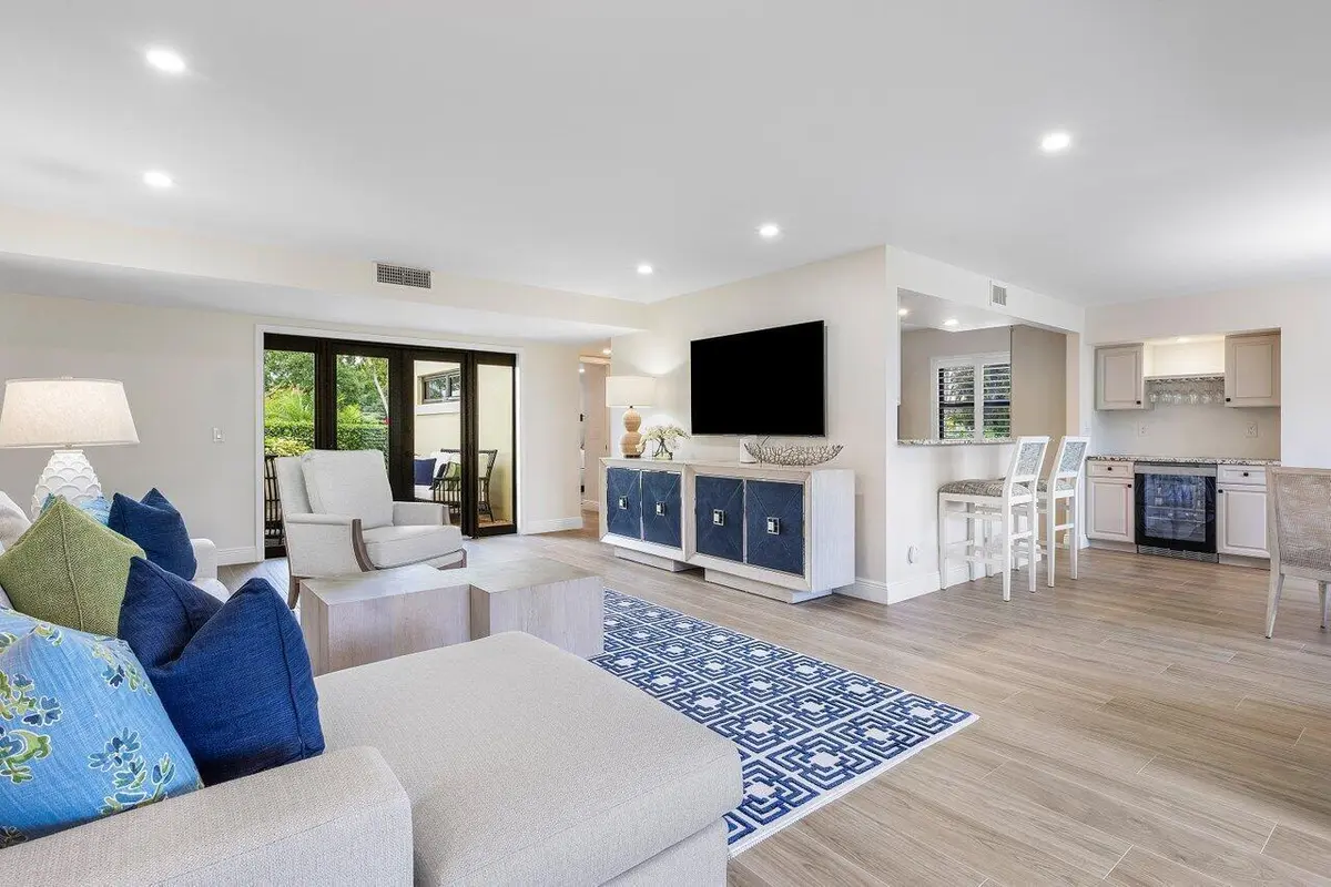 Interior living area at 3721 Quail Ridge Drive Bobwhite C, Boynton Beach