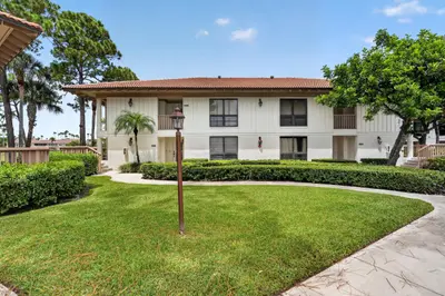 302 Brackenwood Circle, Palm Beach Gardens – Condominium for rent
