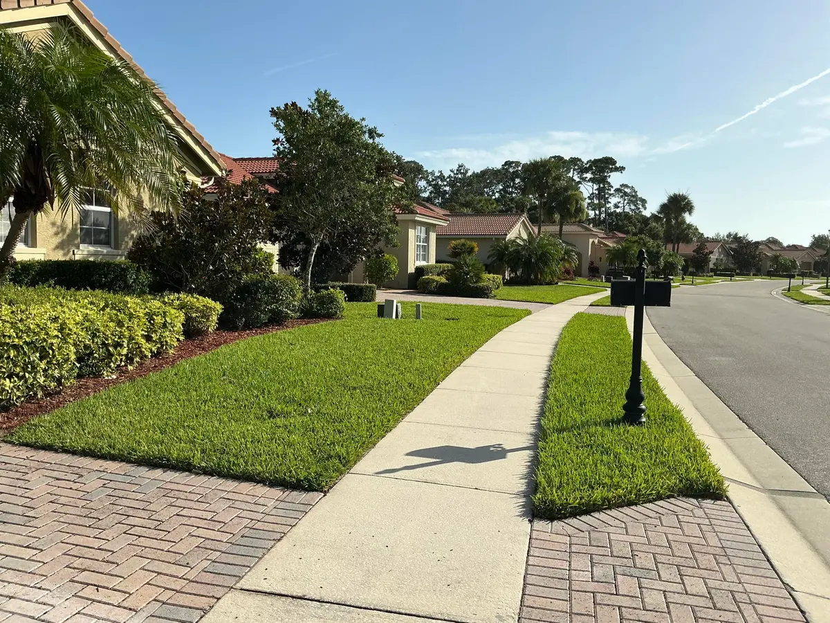 Yard at 6354 ASTOR Place, Vero Beach