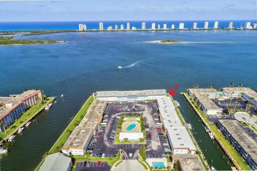 shore crt aerial arrow2 at 110 SHORE Court 201, North Palm Beach