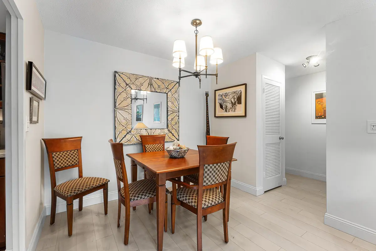 009 Dining space and foyer at 223 Atlantic Avenue 2B, Palm Beach