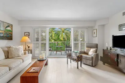 223 Atlantic Avenue 2B, Palm Beach – sold