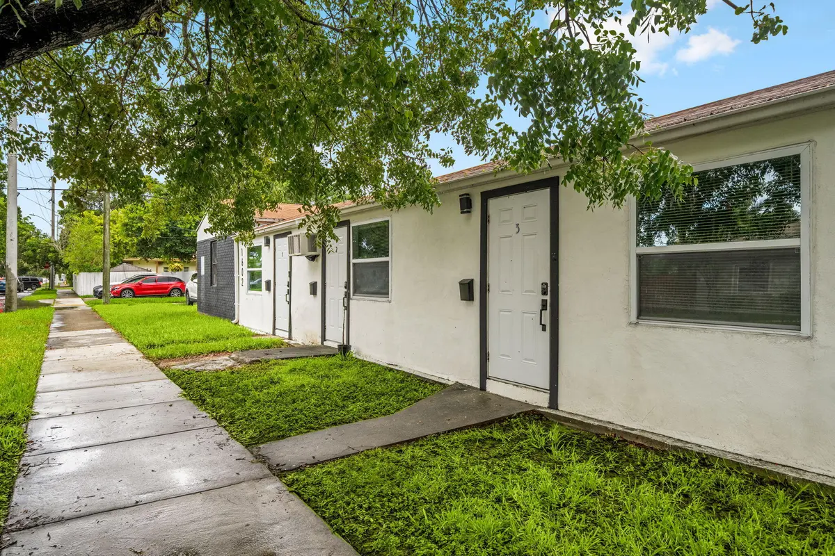 5-web-or-mls-A7R08599 copy at 1602 S 17th Avenue 1-3, Hollywood