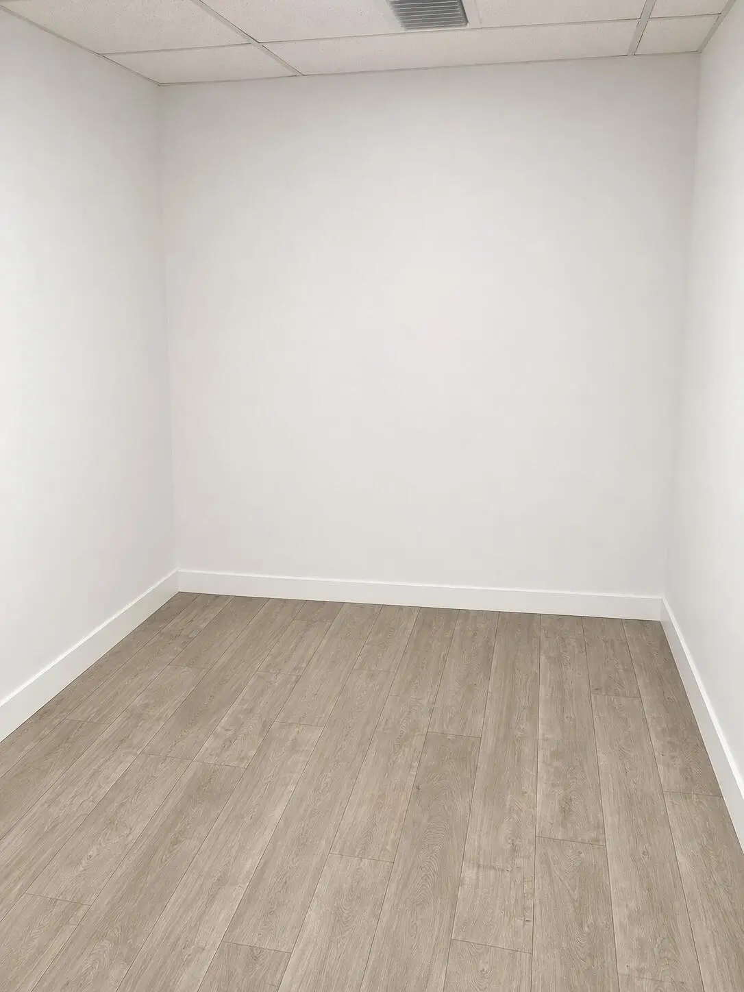 Suite 1 - Office 1 b at 1720 HARRISON Street 18C, Hollywood