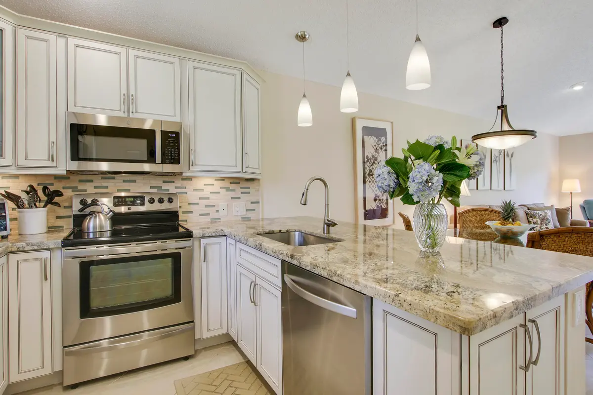 Prime Location! at 820 Club Drive, Palm Beach Gardens