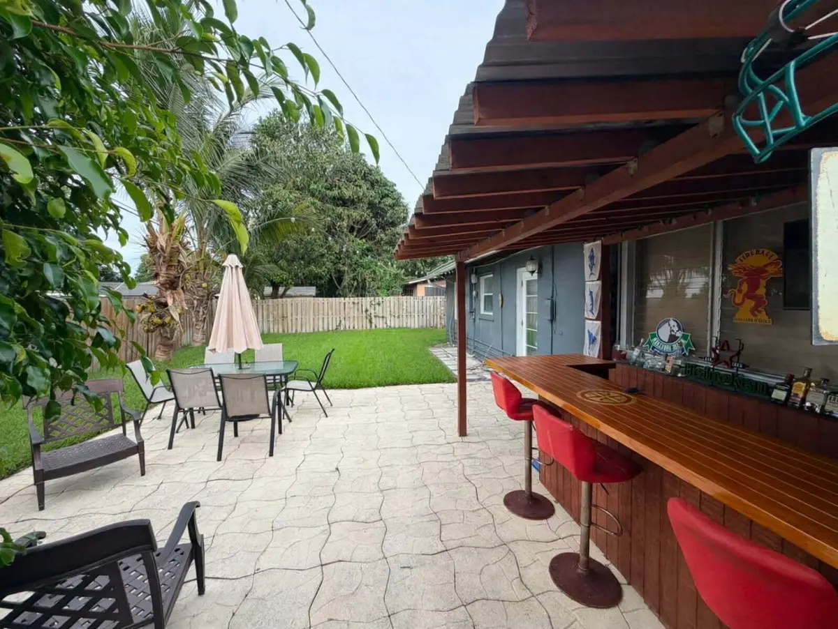 Bar 3 at 1521 NE 32ND Court, Pompano Beach