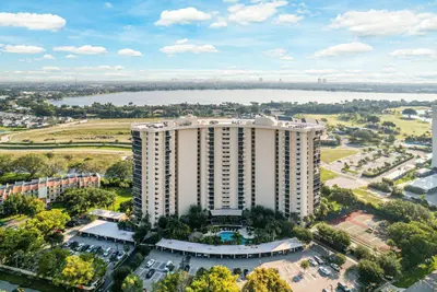 2450 PRESIDENTIAL Way 1606, West Palm Beach – Condominium for sale