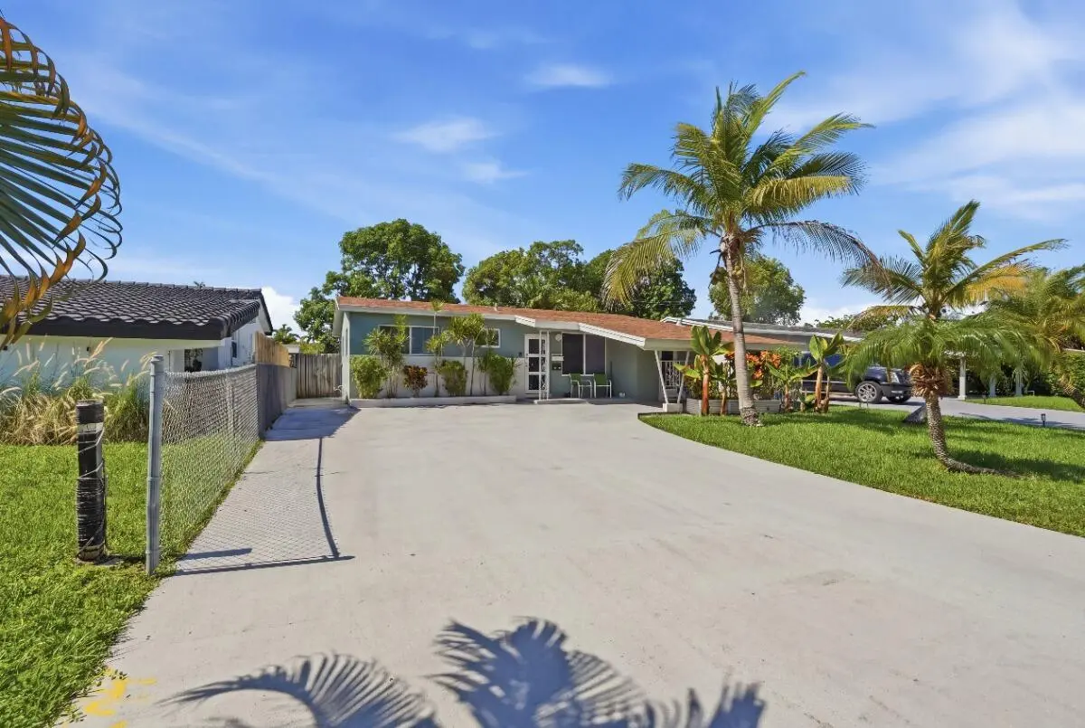 003_DSC07332_reedit_1c6975b9_MLS at 309 SW 7TH Court, Hallandale Beach