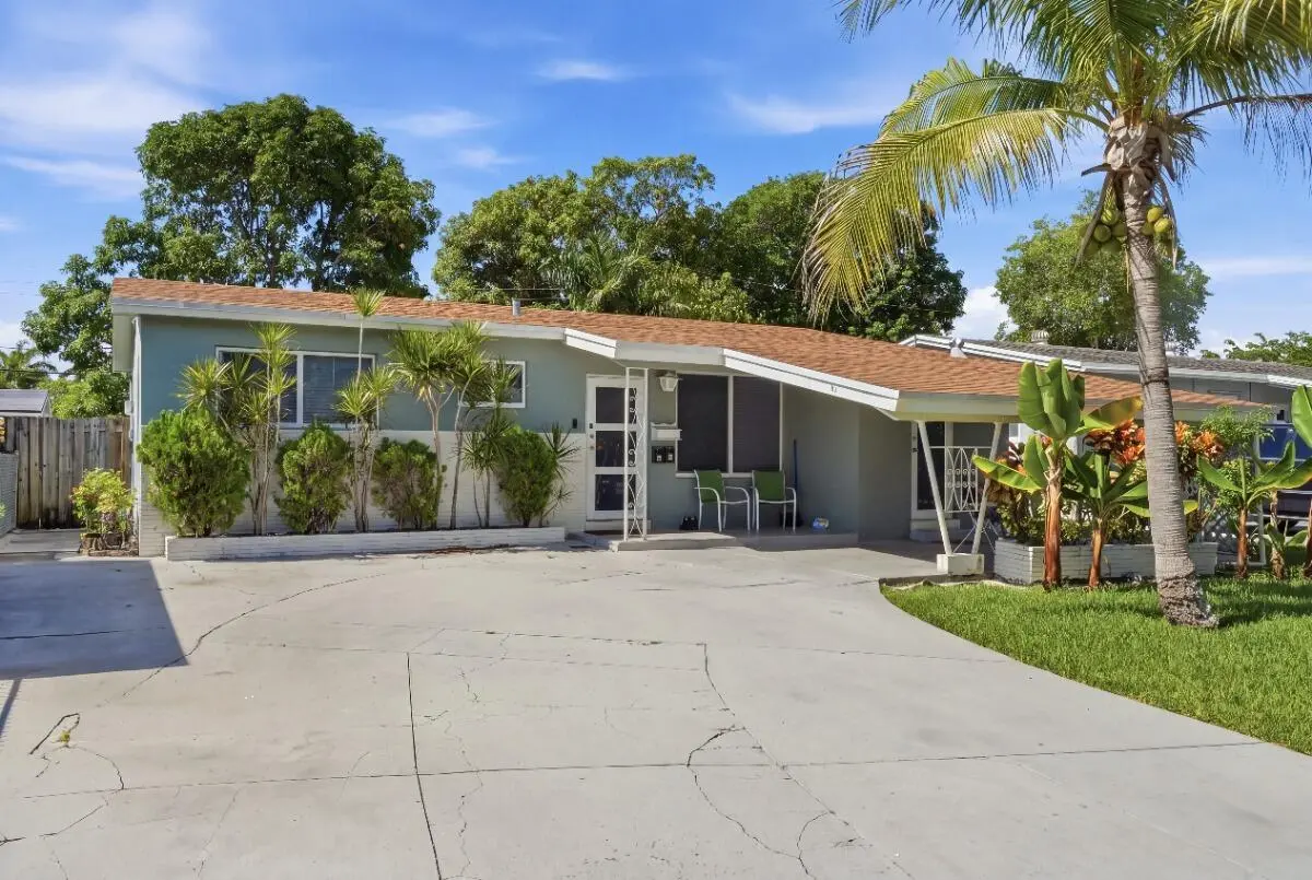 007_DSC07335_reedit_726efaef_MLS at 309 SW 7TH Court, Hallandale Beach