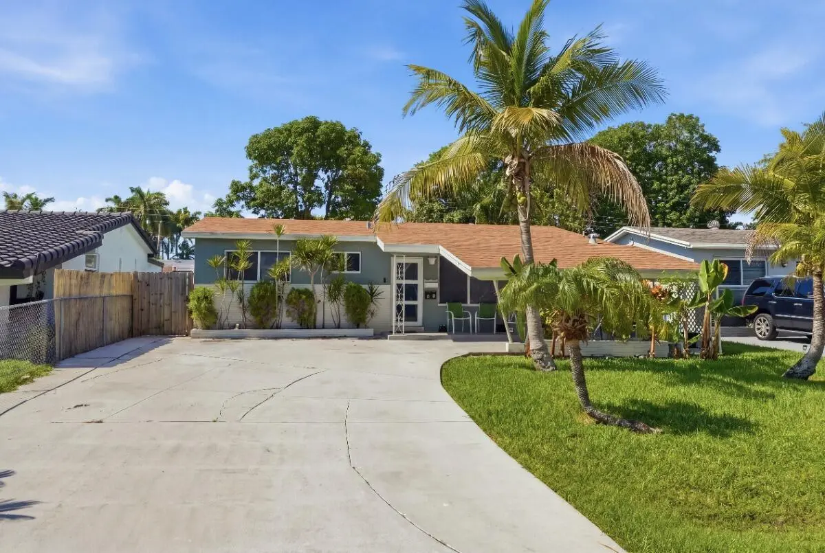 017_DSC07428_reedit_c944b4f0_MLS at 309 SW 7TH Court, Hallandale Beach