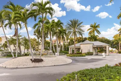 17 ROYAL PALM Way 105, Boca Raton – Condominium for sale