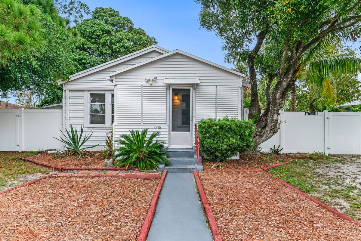 DSC03237 at 645 NE 38th Street A, Oakland Park