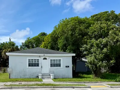 1108 State Street, West Palm Beach – Single Family Residence for sale