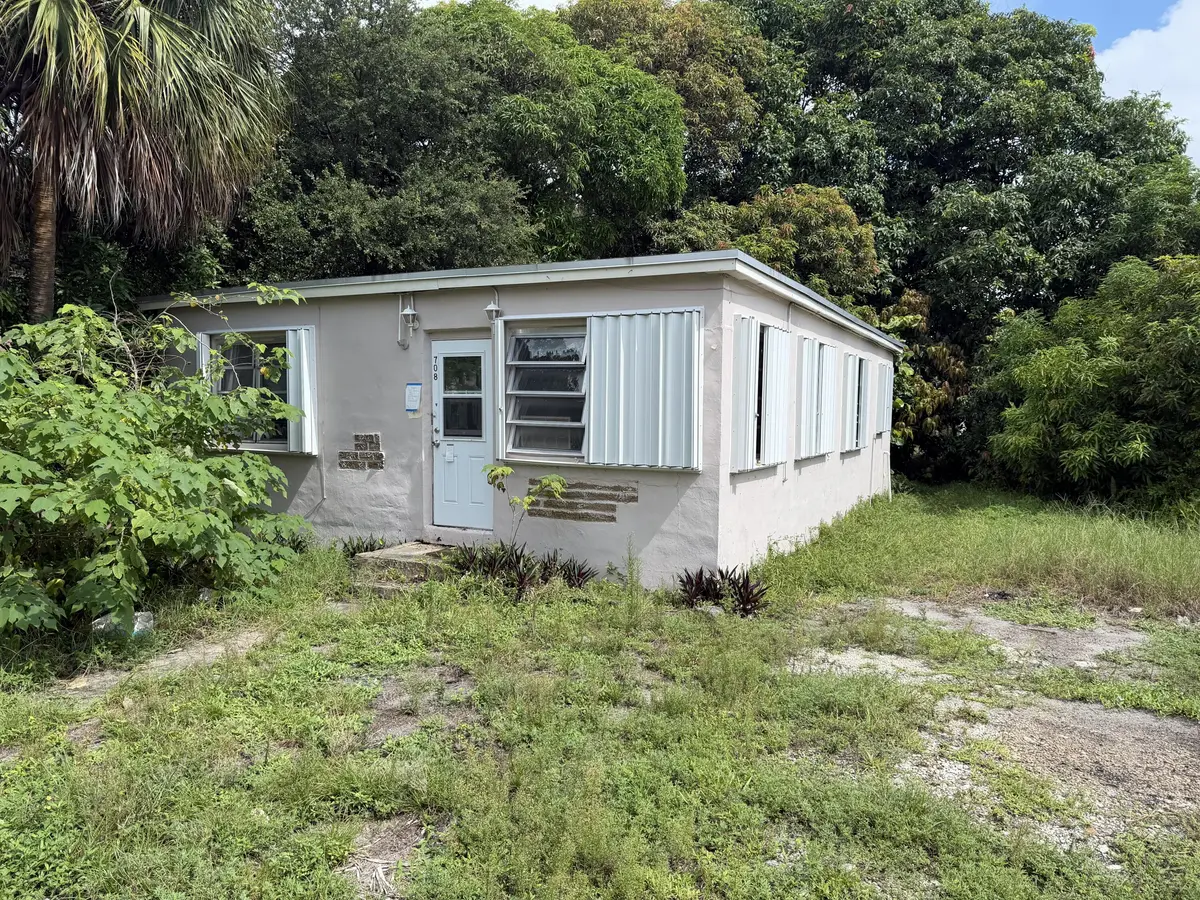 IMG_1460 at 708 SW 7TH Terrace, Dania Beach