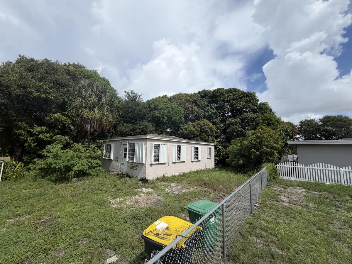 IMG_1463 at 708 SW 7TH Terrace, Dania Beach