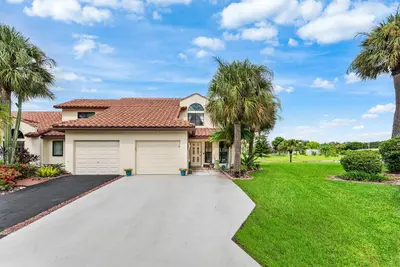 18577 Woodstream Drive, Boca Raton – Townhouse for sale