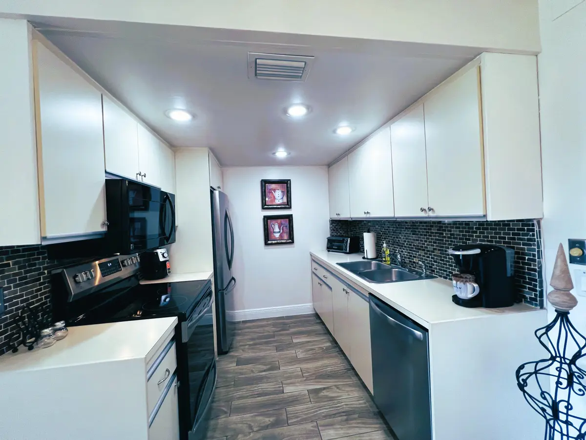Turn-Key Kitchen at 3402 Bimini Lane G4, Coconut Creek