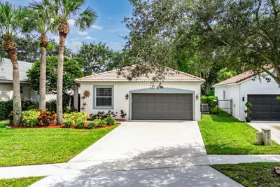 196 Seminole Lakes Drive, Royal Palm Beach – sold