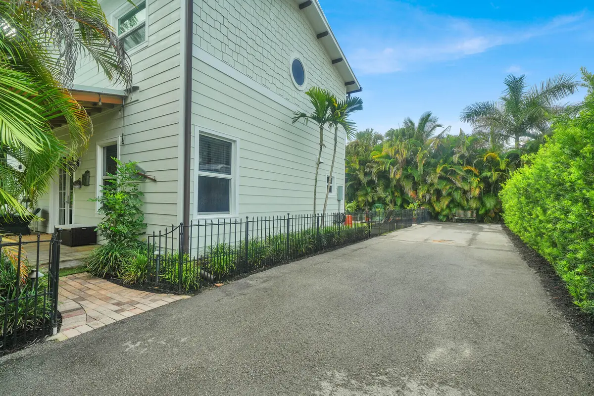 Primary house driveway at 13432 153RD Road, Jupiter Farms