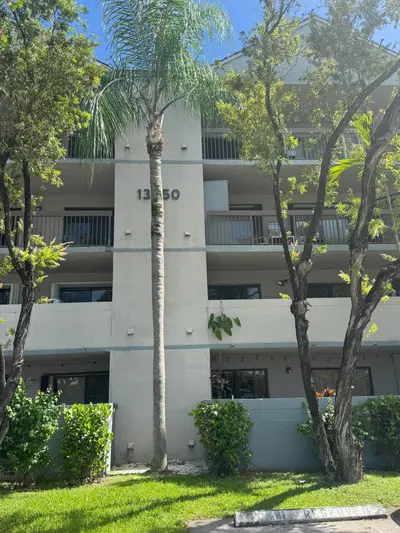 13250 SW 88th Terrace 303, Miami – Condominium for sale