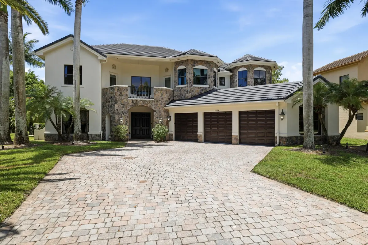 cul de sac home at 10594 Versailles Boulevard, Wellington
