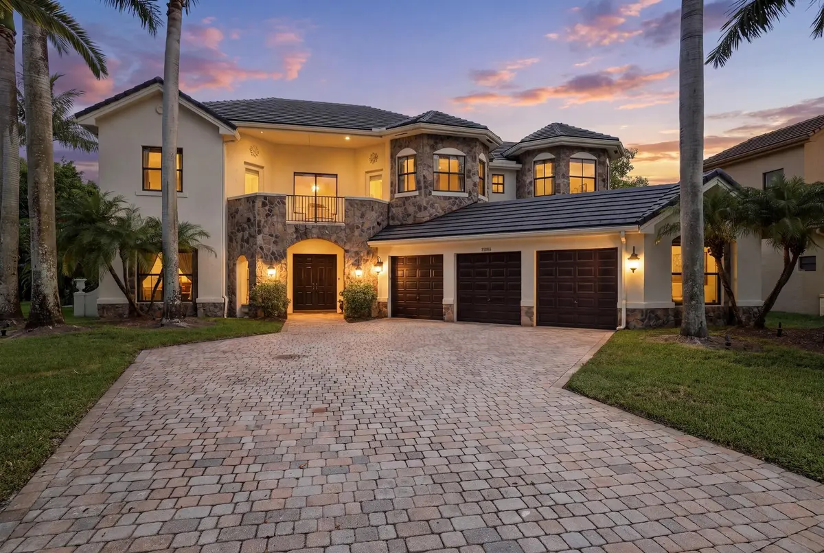 Sunset Front at 10594 Versailles Boulevard, Wellington