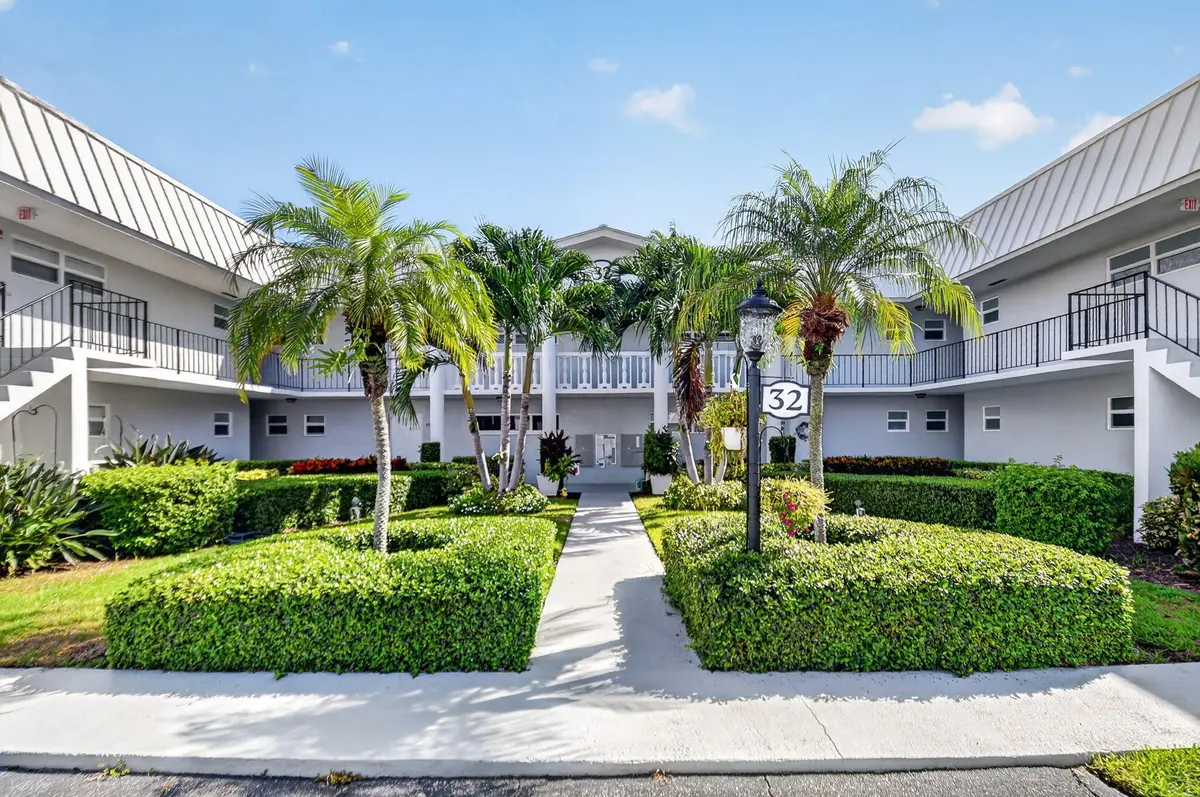 Front at 32 COLONIAL CLUB Drive 102, Boynton Beach