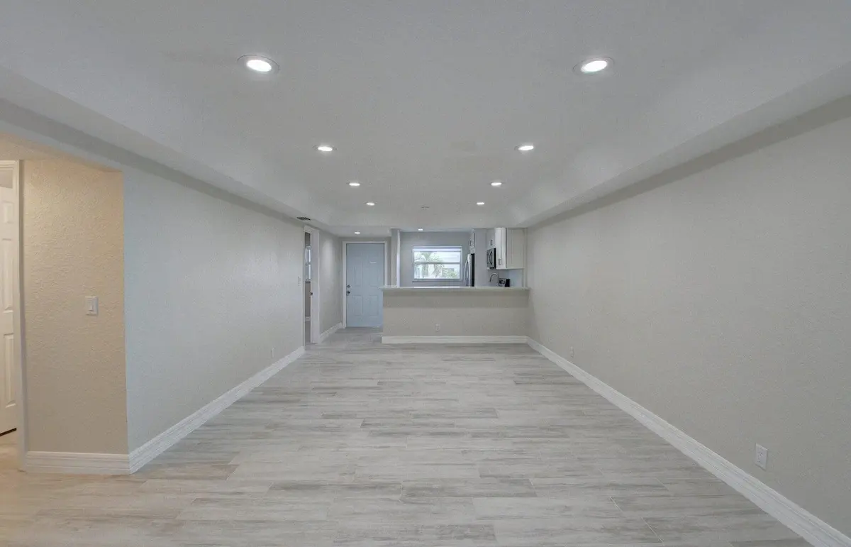 living area at 398 W Camino Real 1, Boca Raton