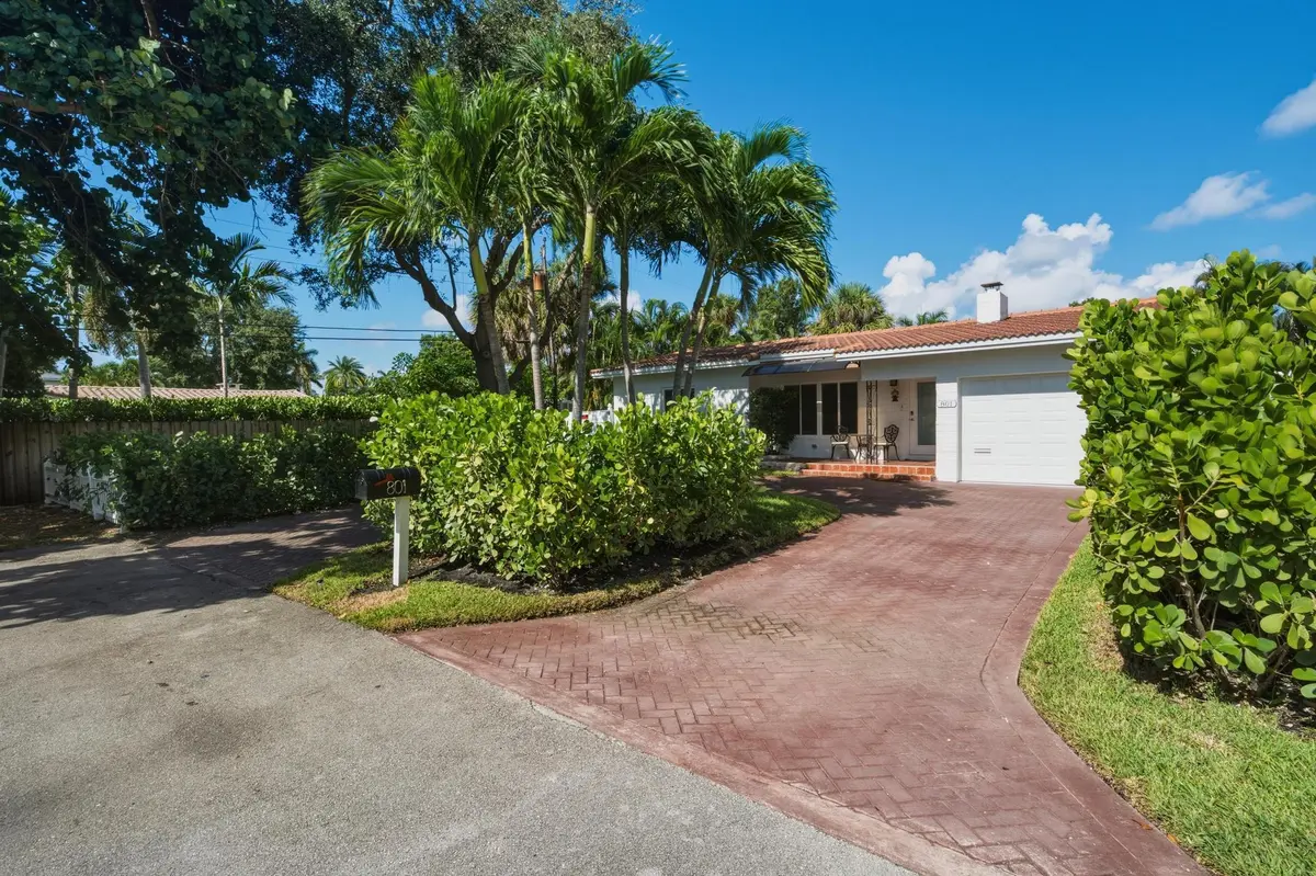 DSC06290-2 at 801 NE 19th Terrace, Fort Lauderdale