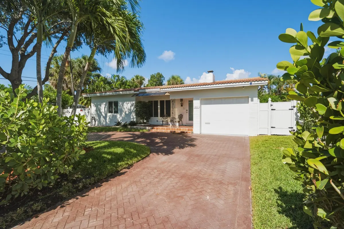 DSC06302-2 at 801 NE 19th Terrace, Fort Lauderdale