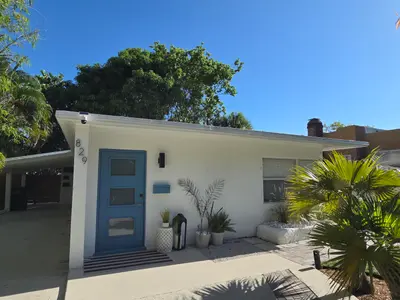 829 Macy Street, West Palm Beach – Single Family Residence for rent