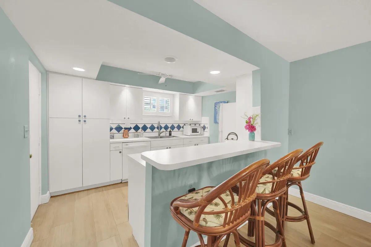 Snack Bar at 5500 OLD OCEAN Boulevard 108, Ocean Ridge