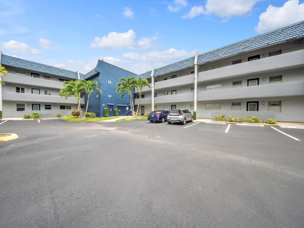 04-DSC3932 at 7807 GOLF CIR Drive 105, Margate