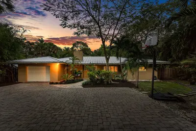 2130 SW 27TH Terrace, Fort Lauderdale – Single Family Residence for sale