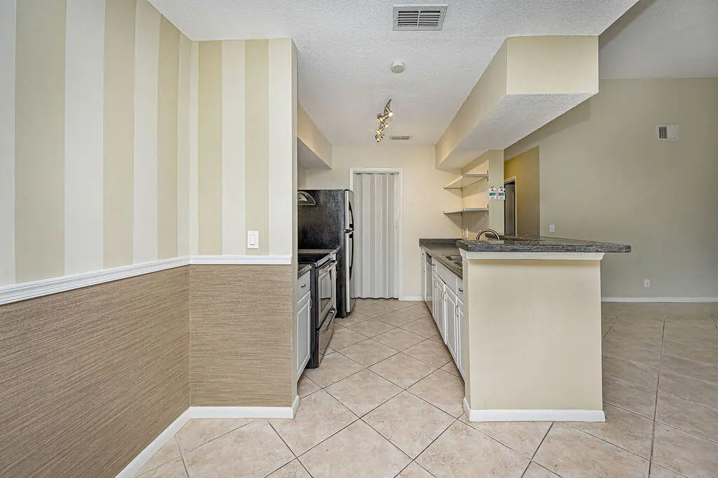 0006_3769 at 815 W BOYNTON BEACH Boulevard 1-203, Boynton Beach