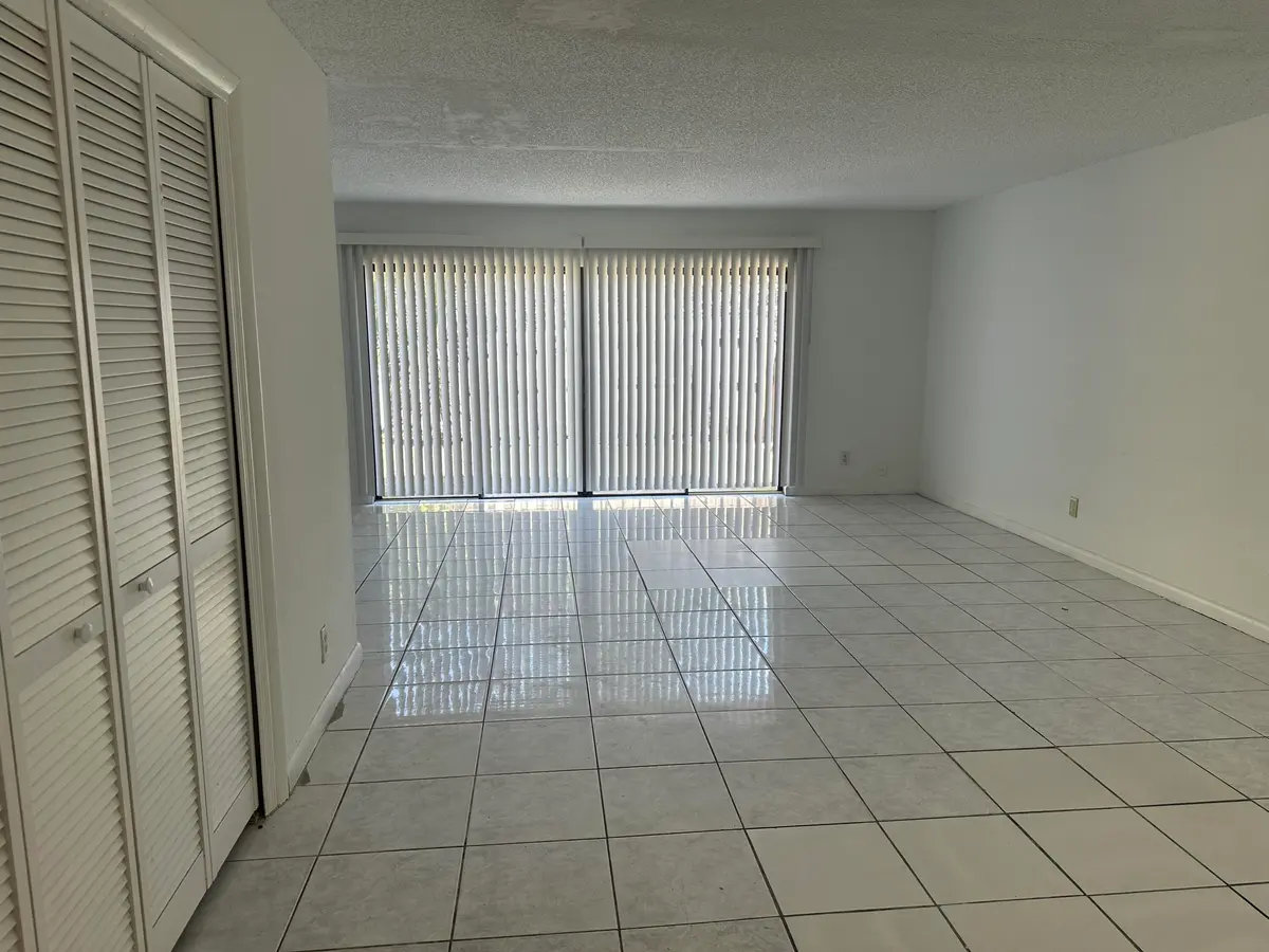931 5 at 931 SW 20TH Court, Delray Beach