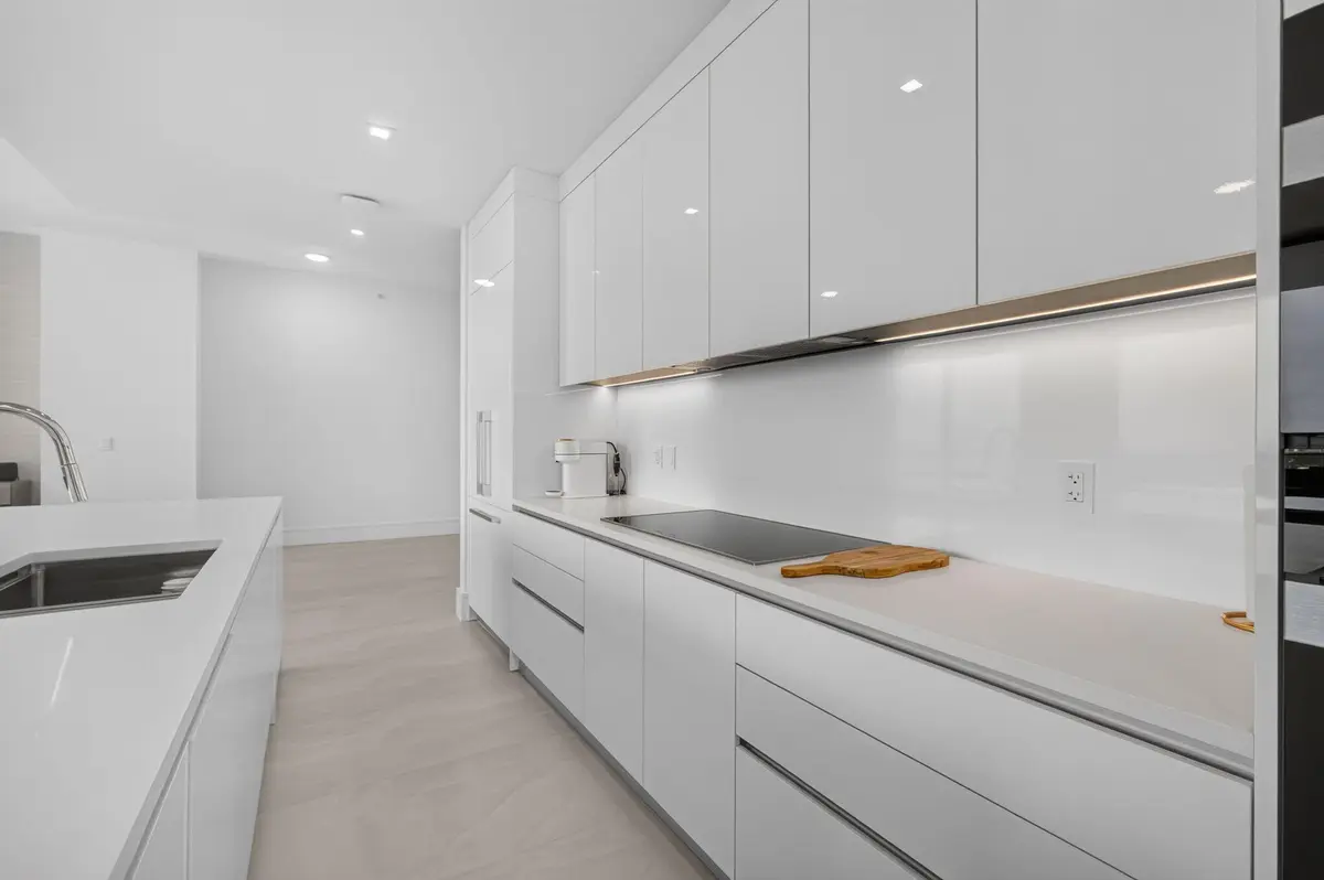 19-web-or-mls-5D1A9106 at 220 Lake Shore Drive 1702, Lake Park