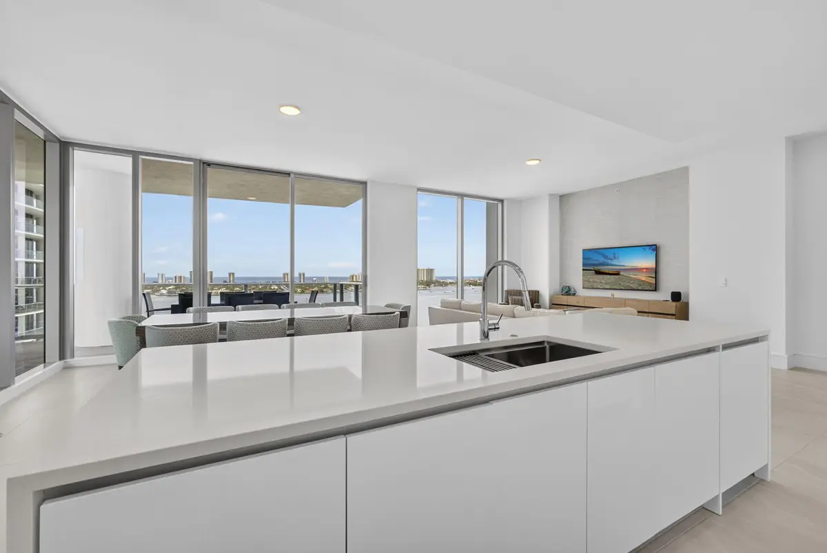 21-web-or-mls-5D1A9116 at 220 Lake Shore Drive 1702, Lake Park