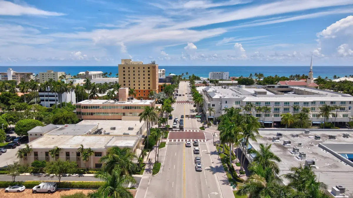 Atlantic AVE at 260 NE 3rd Street 4-D, Delray Beach