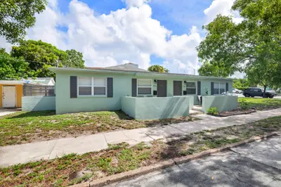 701 New Jersey Street, West Palm Beach – Duplex for sale